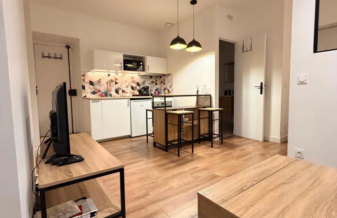 Charming Apartment In Montmartre-1